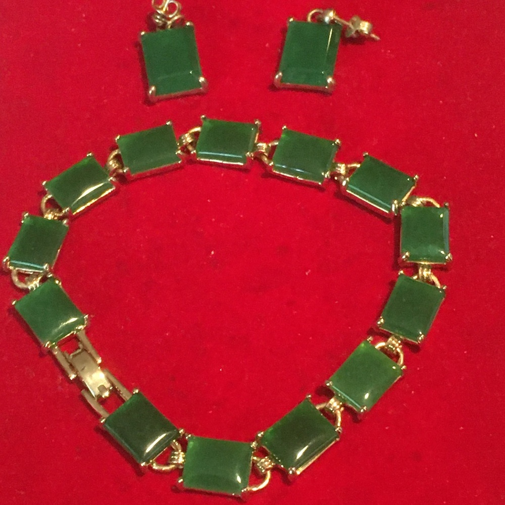 Genuine jade jewelry set